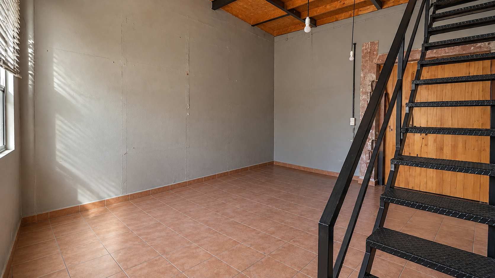 Ayvalık Merkezde, Çift Cepheli 120m² Kiralık Atölye İş Yeri