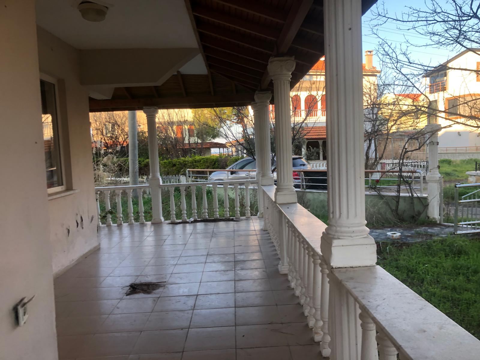 Altınova Öğretmenler Sitesinde Deniz Manzaralı Satılık Villa