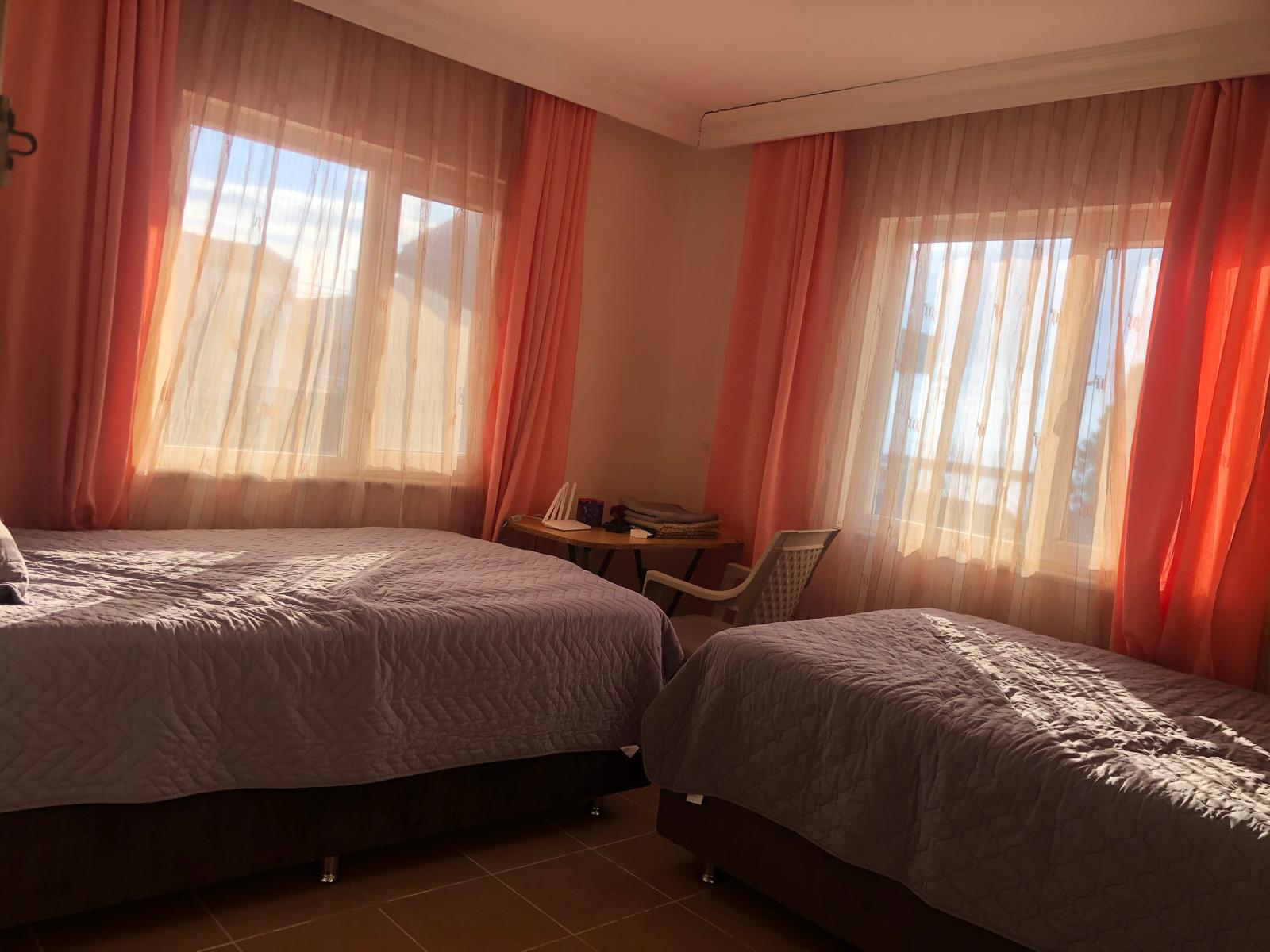 Altınova Öğretmenler Sitesinde Deniz Manzaralı Satılık Villa