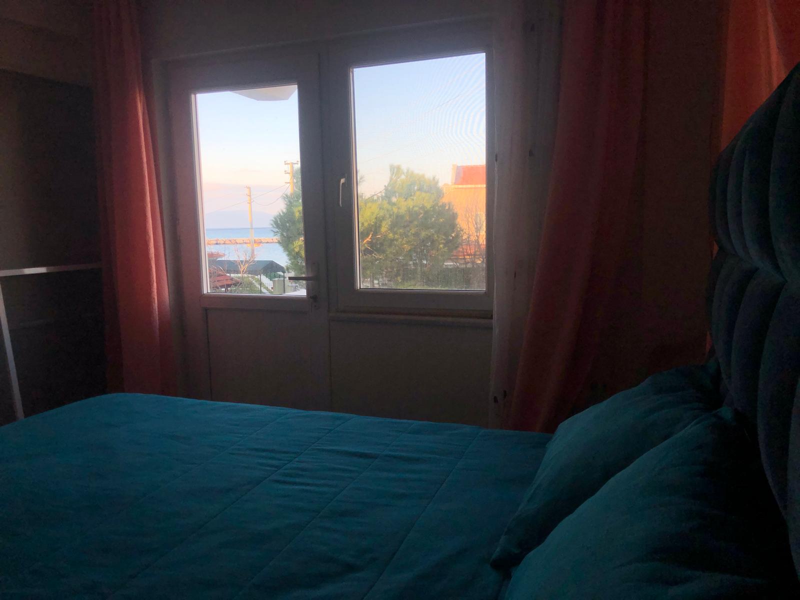 Altınova Öğretmenler Sitesinde Deniz Manzaralı Satılık Villa