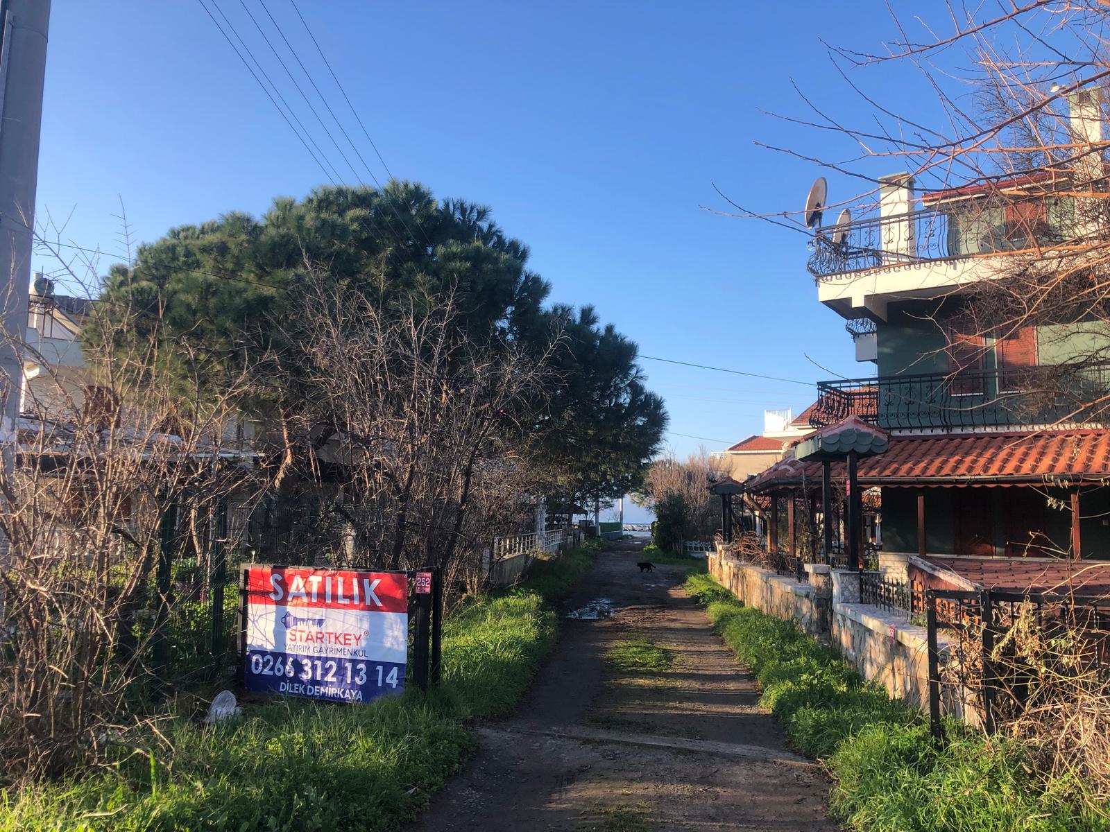 Altınova Öğretmenler Sitesinde Deniz Manzaralı Satılık Villa