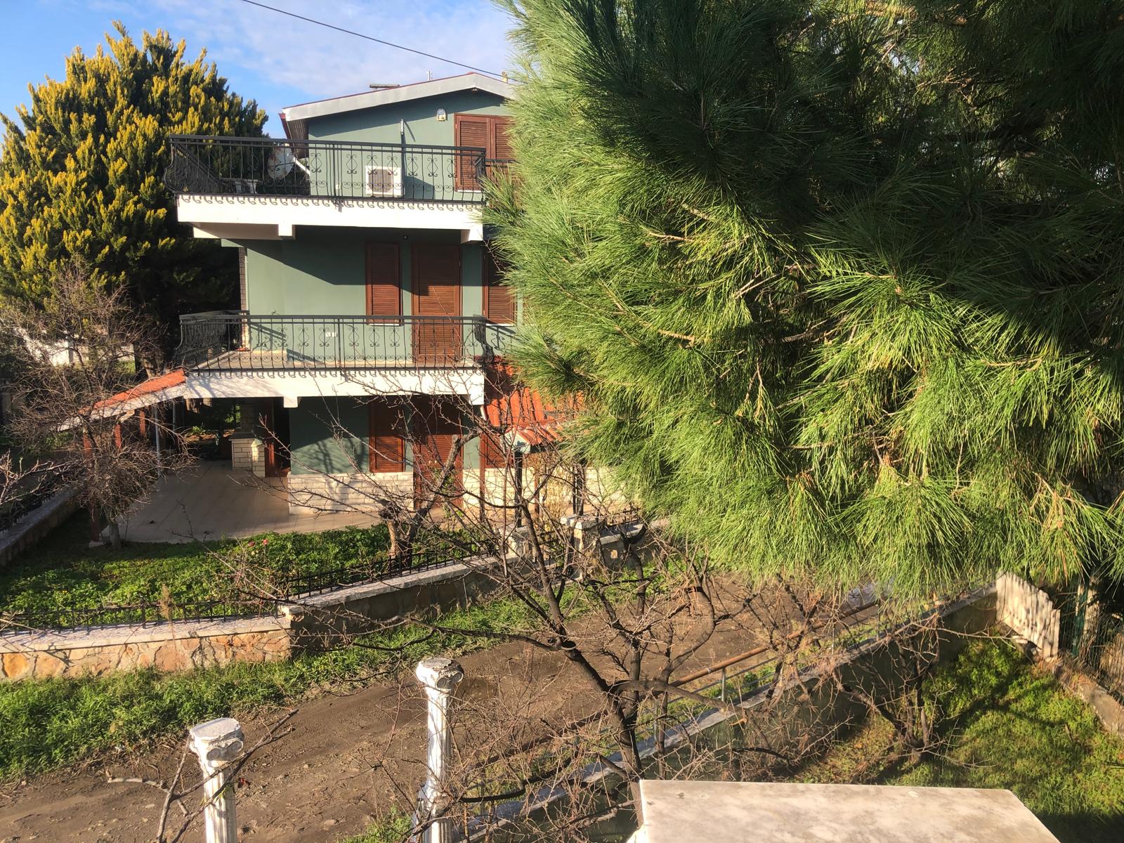 Altınova Öğretmenler Sitesinde Deniz Manzaralı Satılık Villa