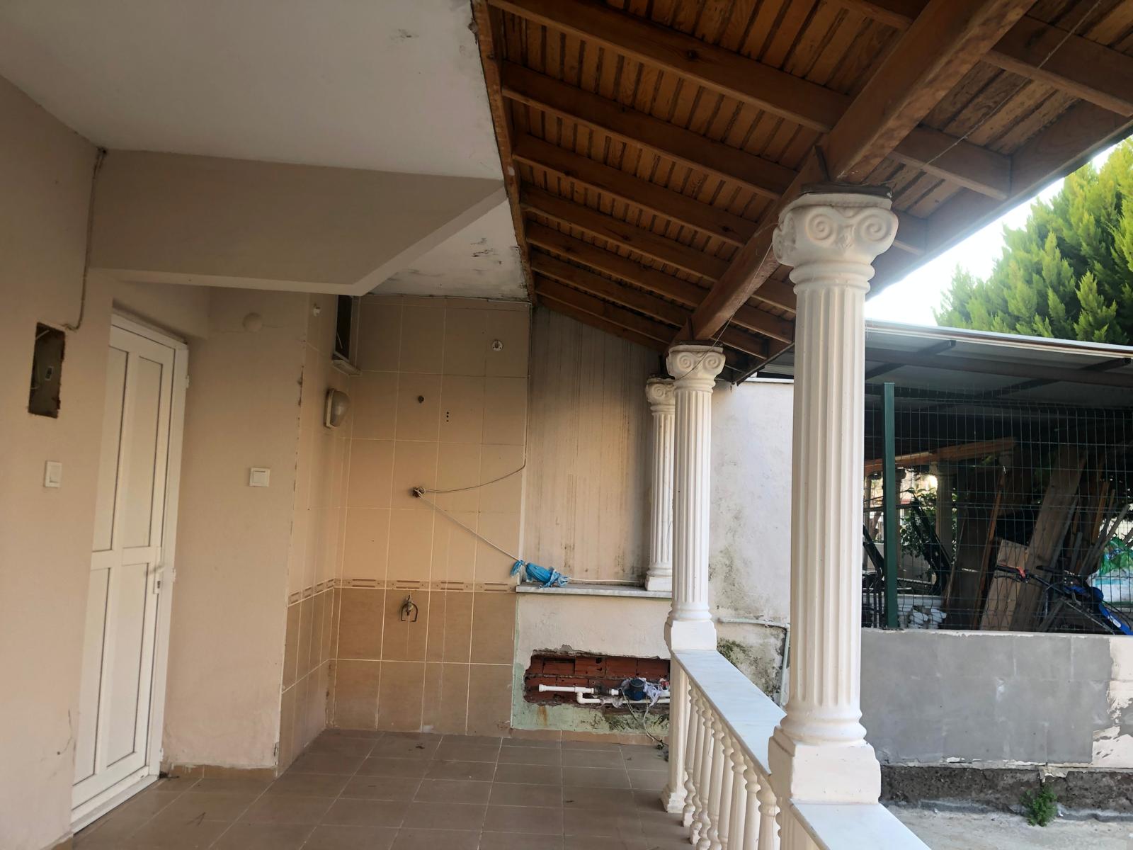 Altınova Öğretmenler Sitesinde Deniz Manzaralı Satılık Villa