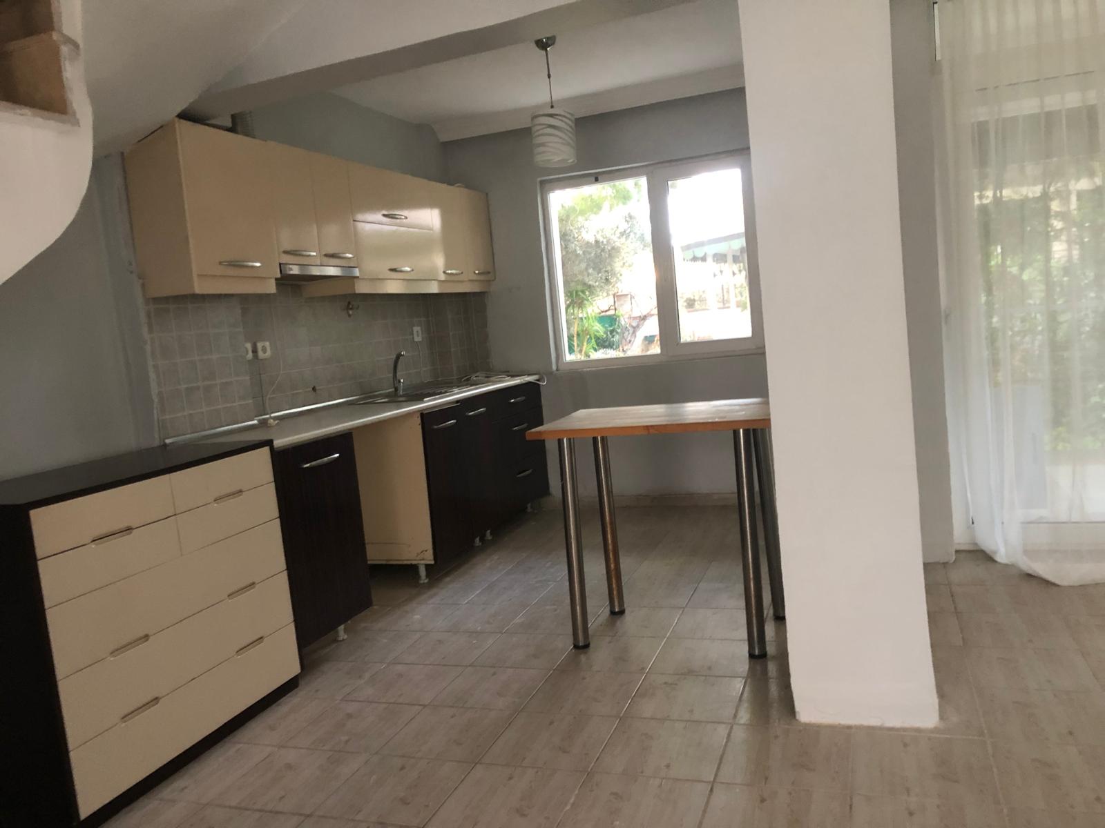 Havuzlu Sitede Sarımsaklı Altınova Arası 3+1  Kiralık Villa