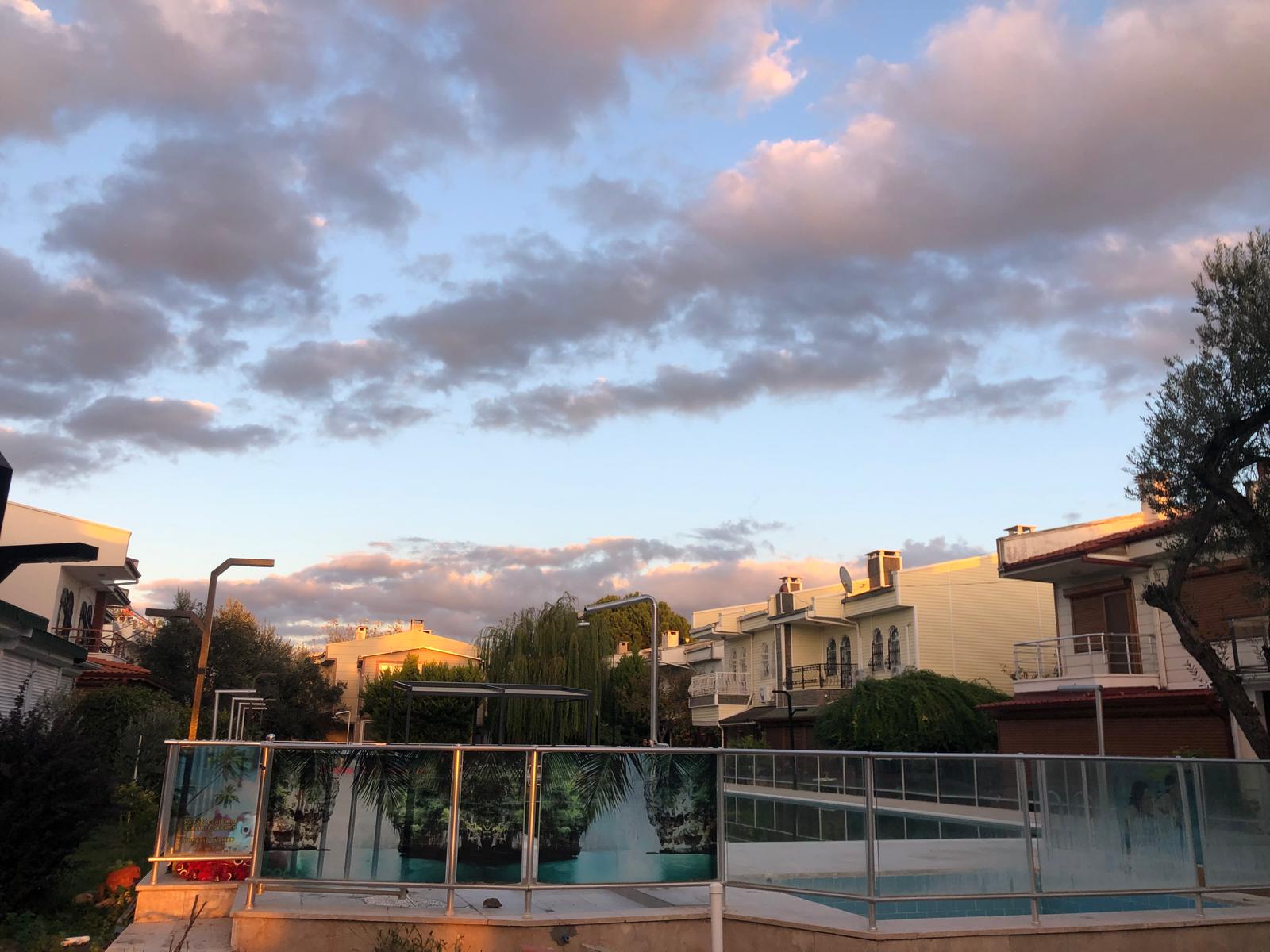 Havuzlu Sitede Sarımsaklı Altınova Arası 3+1  Kiralık Villa