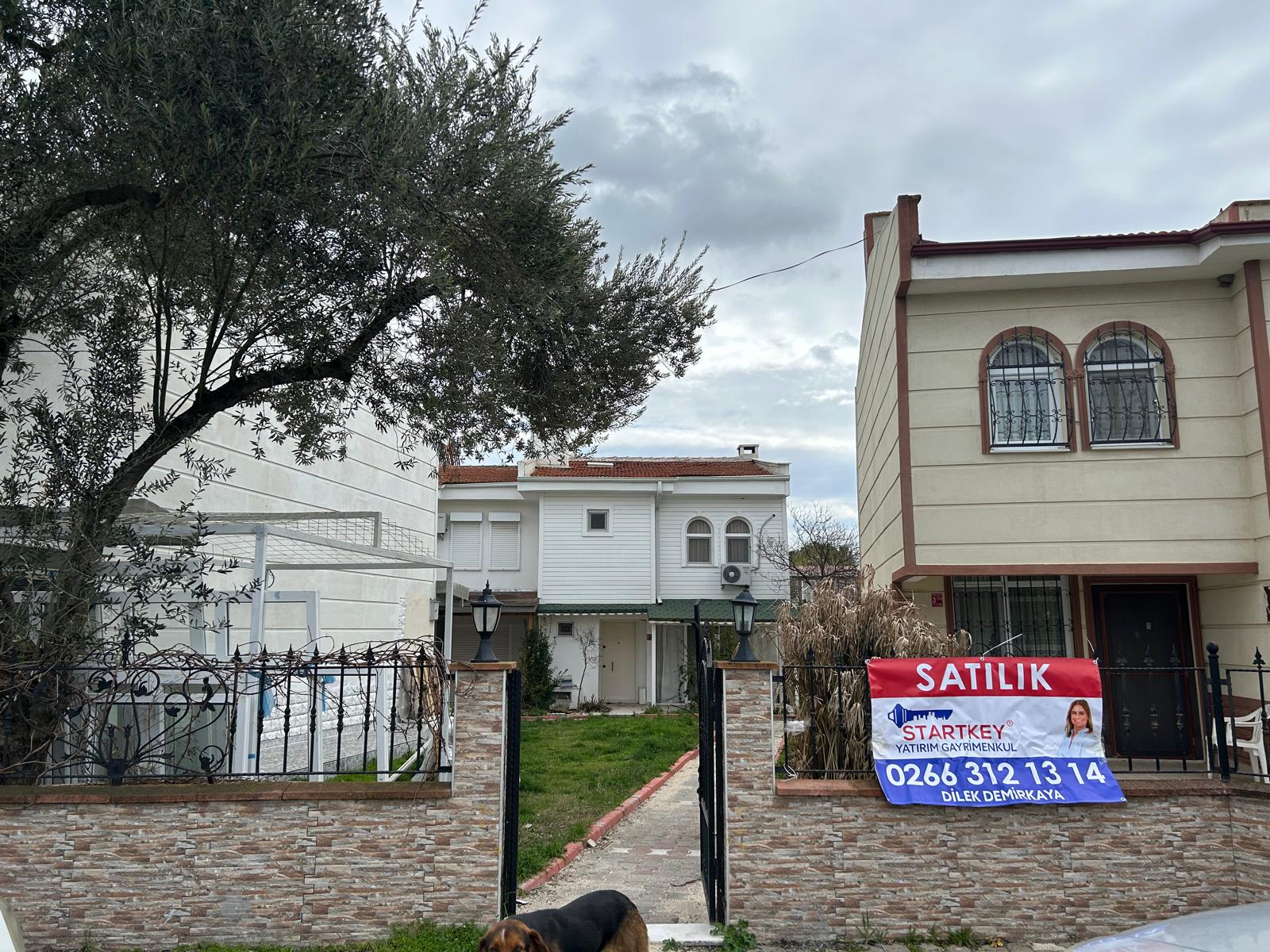 Havuzlu Sitede Sarımsaklı Altınova Arası 3+1  Kiralık Villa