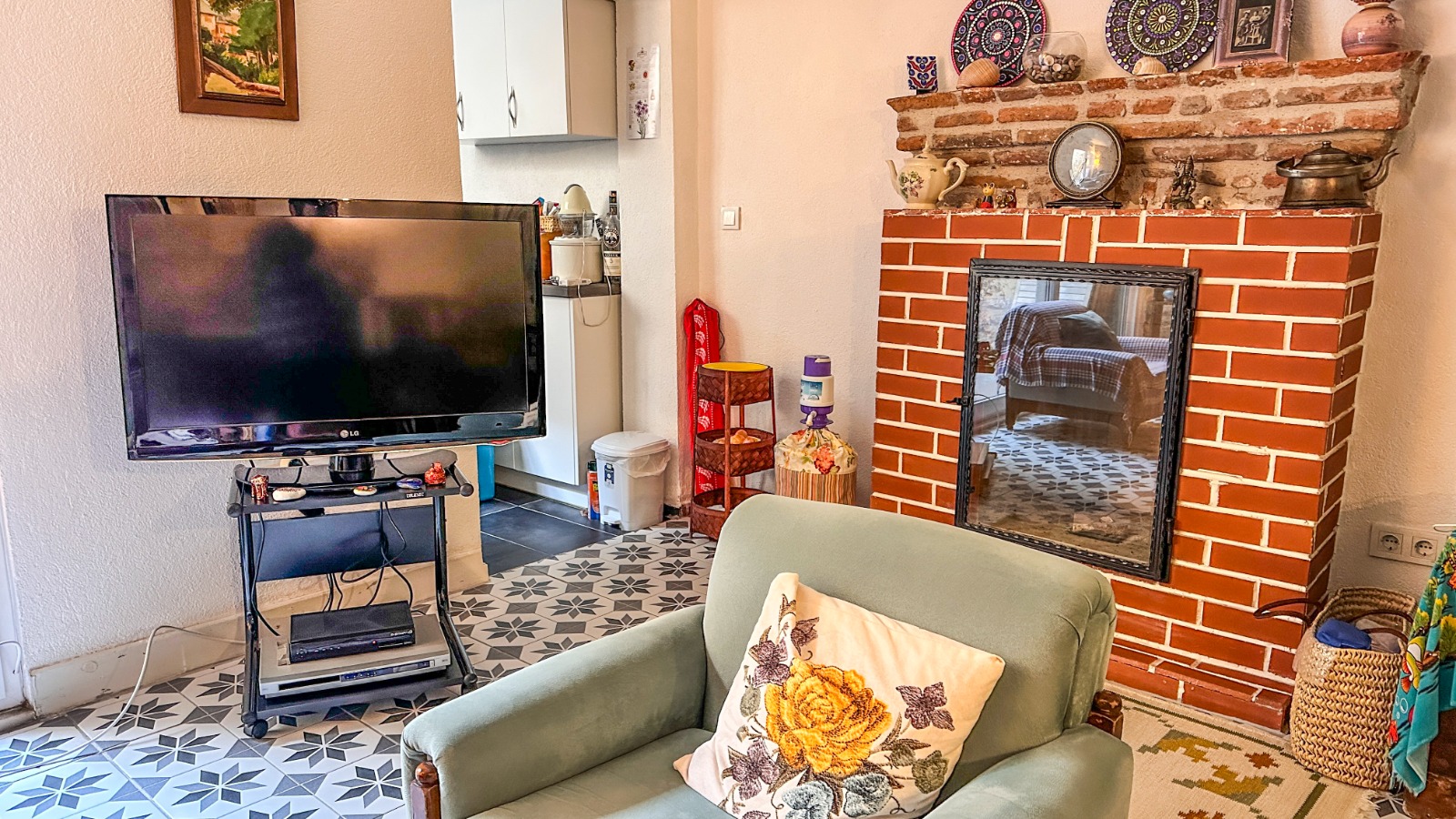 Ayvalık, 13 Nisan Caddesi'nde, Yatırımlık Müstakil Ev...