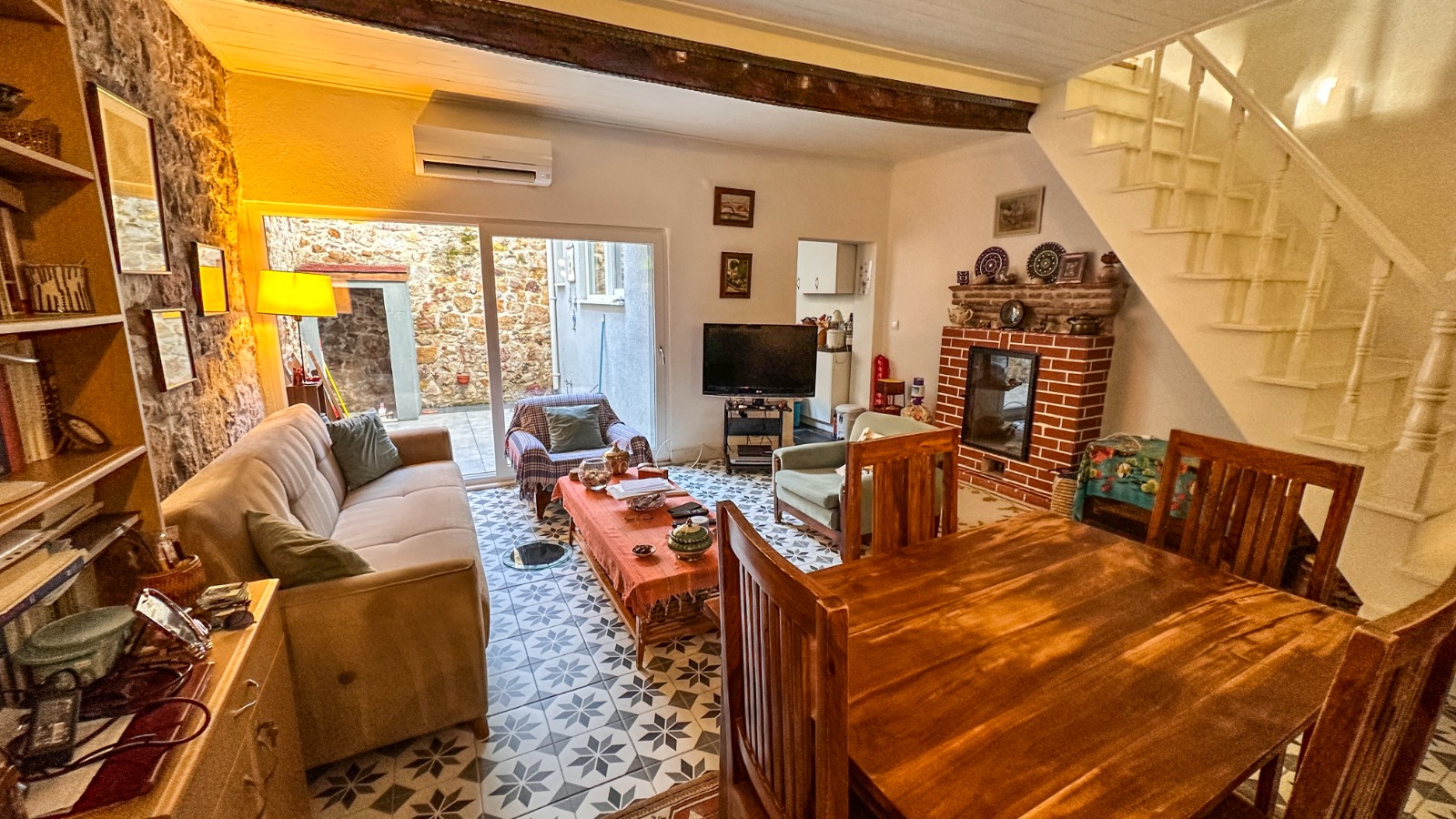 Ayvalık, 13 Nisan Caddesi'nde, Yatırımlık Müstakil Ev...