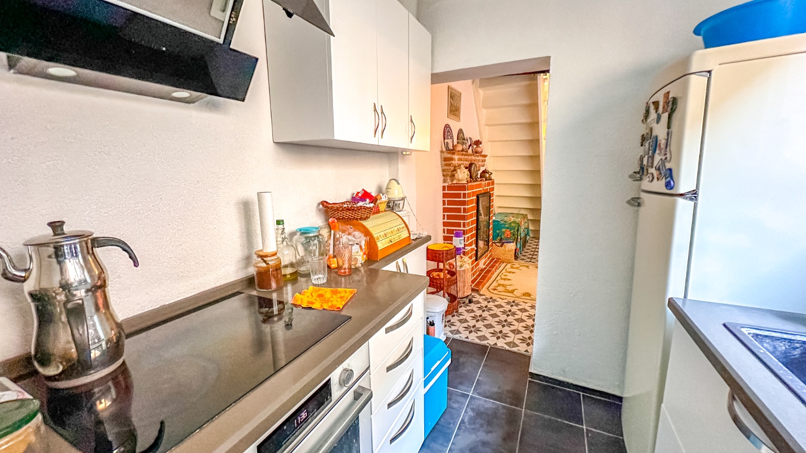 Ayvalık, 13 Nisan Caddesi'nde, Yatırımlık Müstakil Ev...