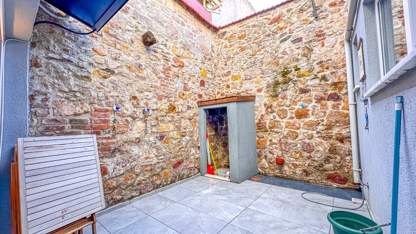 Ayvalık, 13 Nisan Caddesi'nde, Yatırımlık Müstakil Ev...