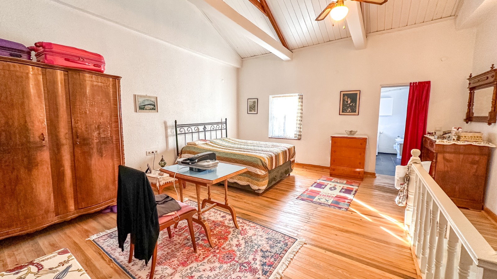 Ayvalık, 13 Nisan Caddesi'nde, Yatırımlık Müstakil Ev...