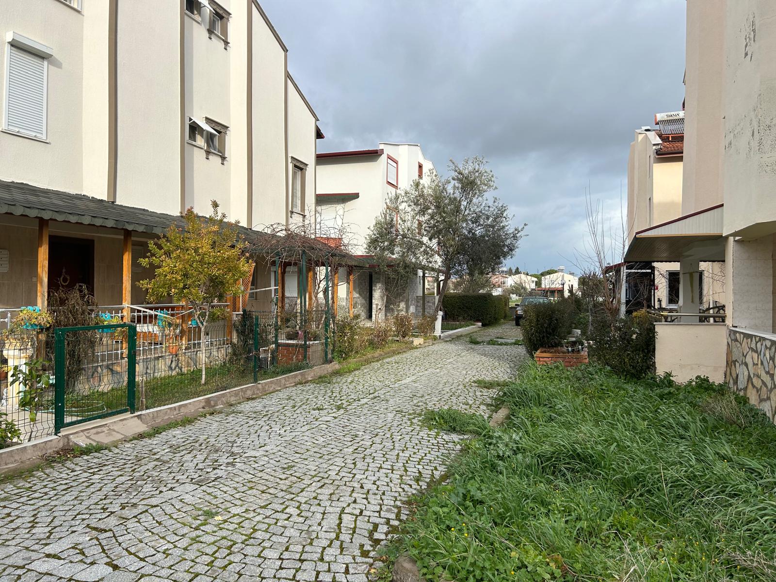 Ayvalık Altınova Akasya Sitesinde Masrafsız Satılık Villa