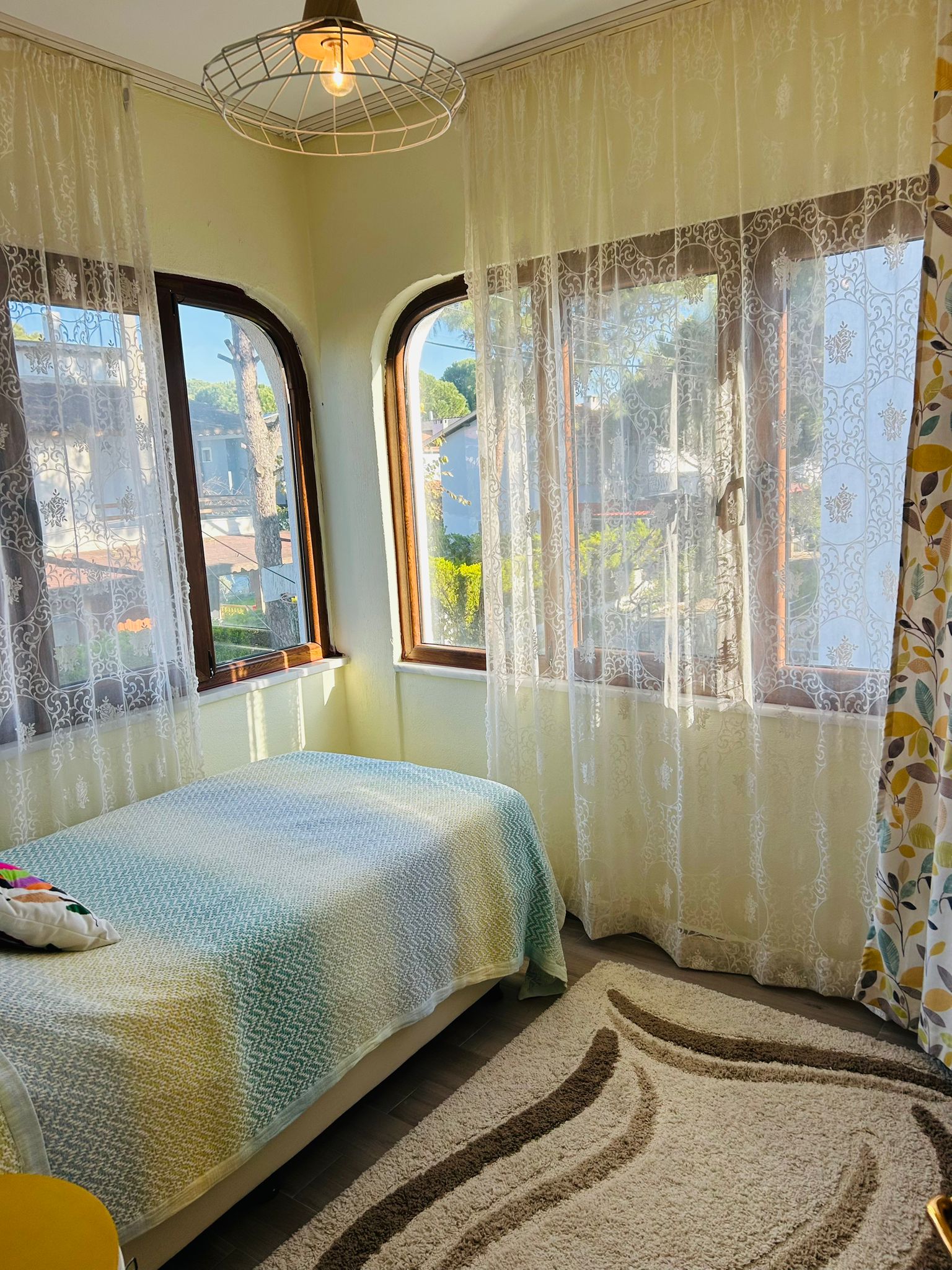 Ayvalık Altınova Marti Sitesinde Deniz manzarali Eşyalı Dubleks Villa