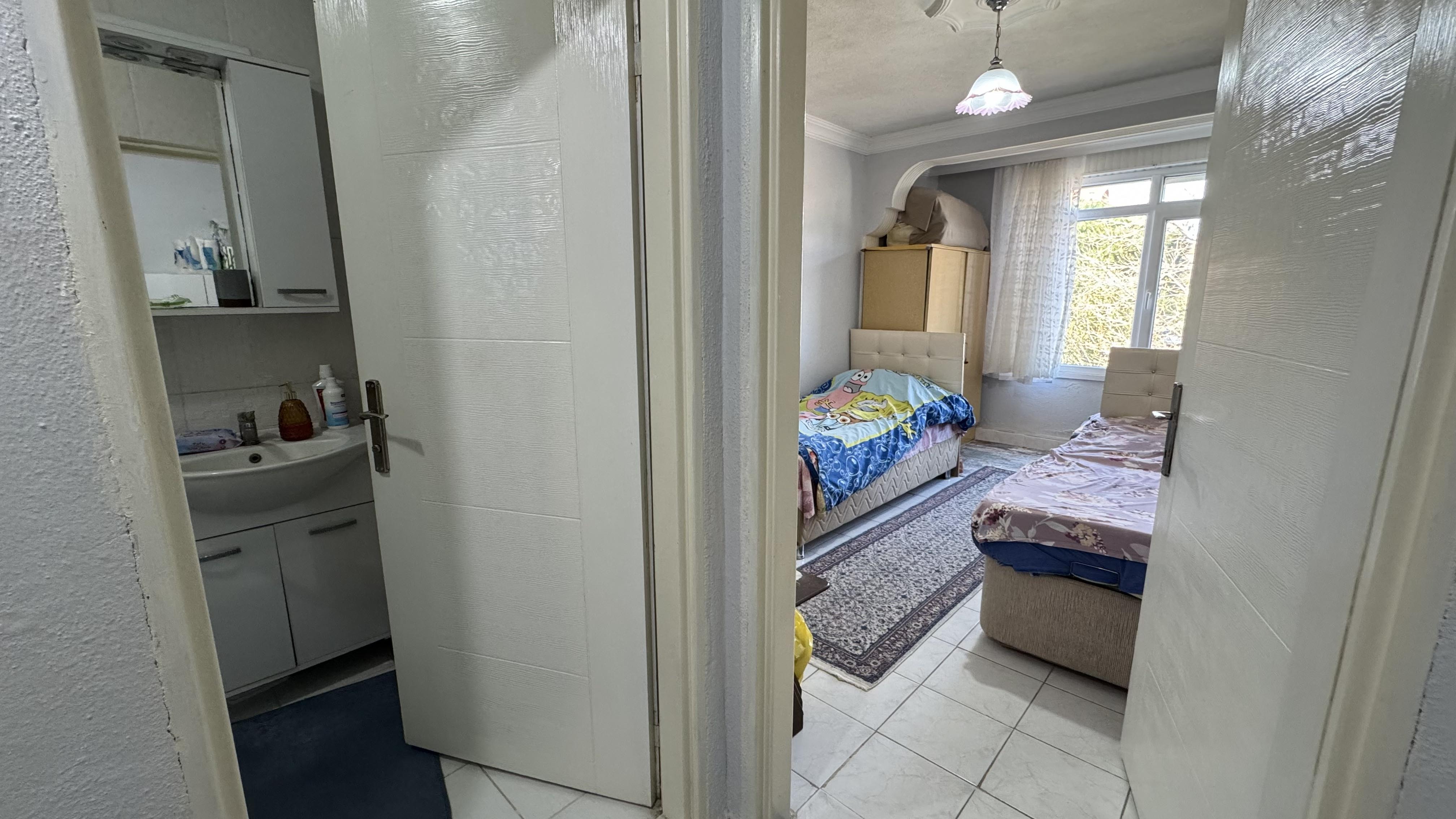 Ayvalık Sarımsaklıda Denize Yürüme Mesafesinde,Bahçeli 3 Katlı Şirin Villa