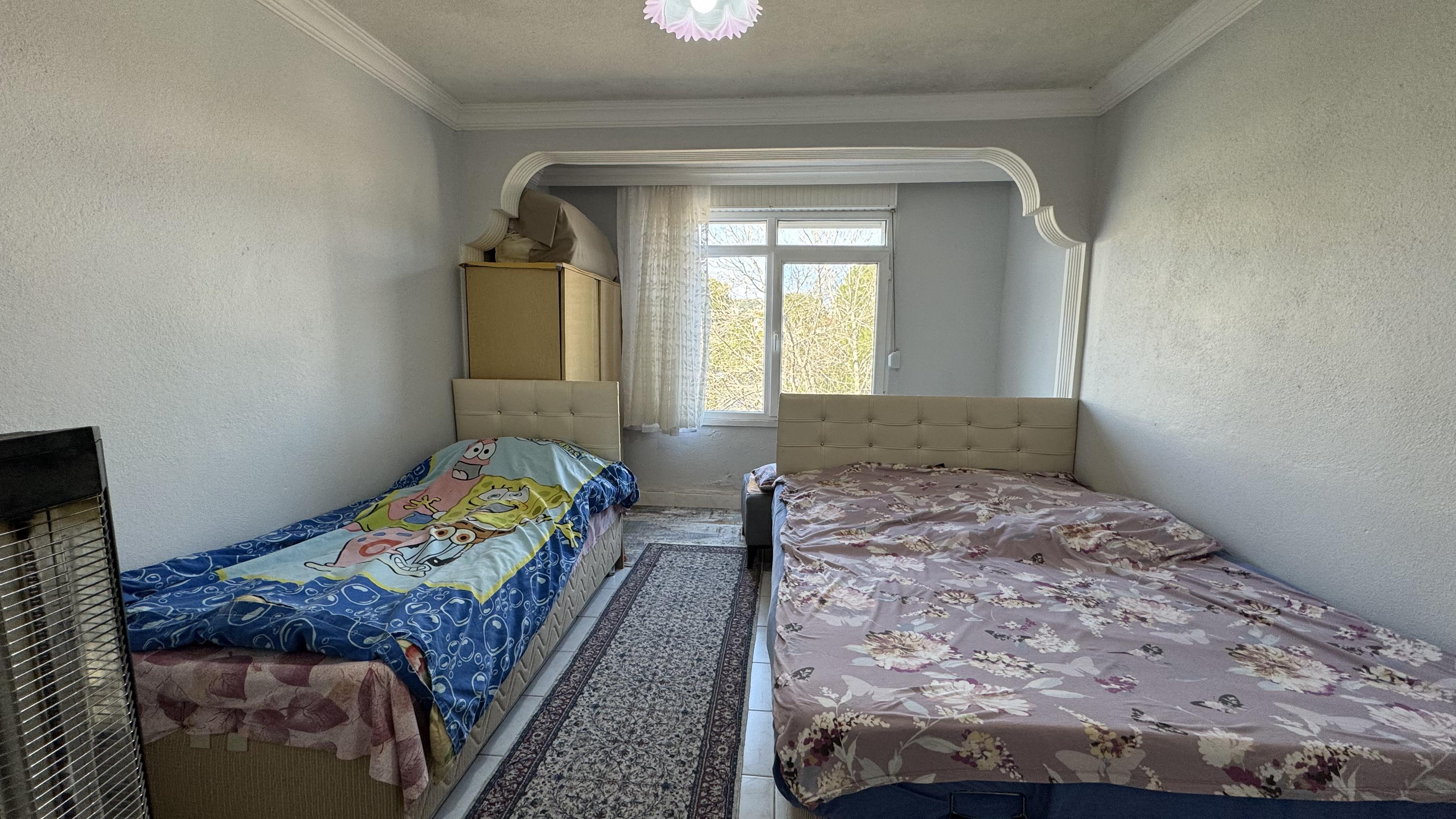 Ayvalık Sarımsaklıda Denize Yürüme Mesafesinde,Bahçeli 3 Katlı Şirin Villa