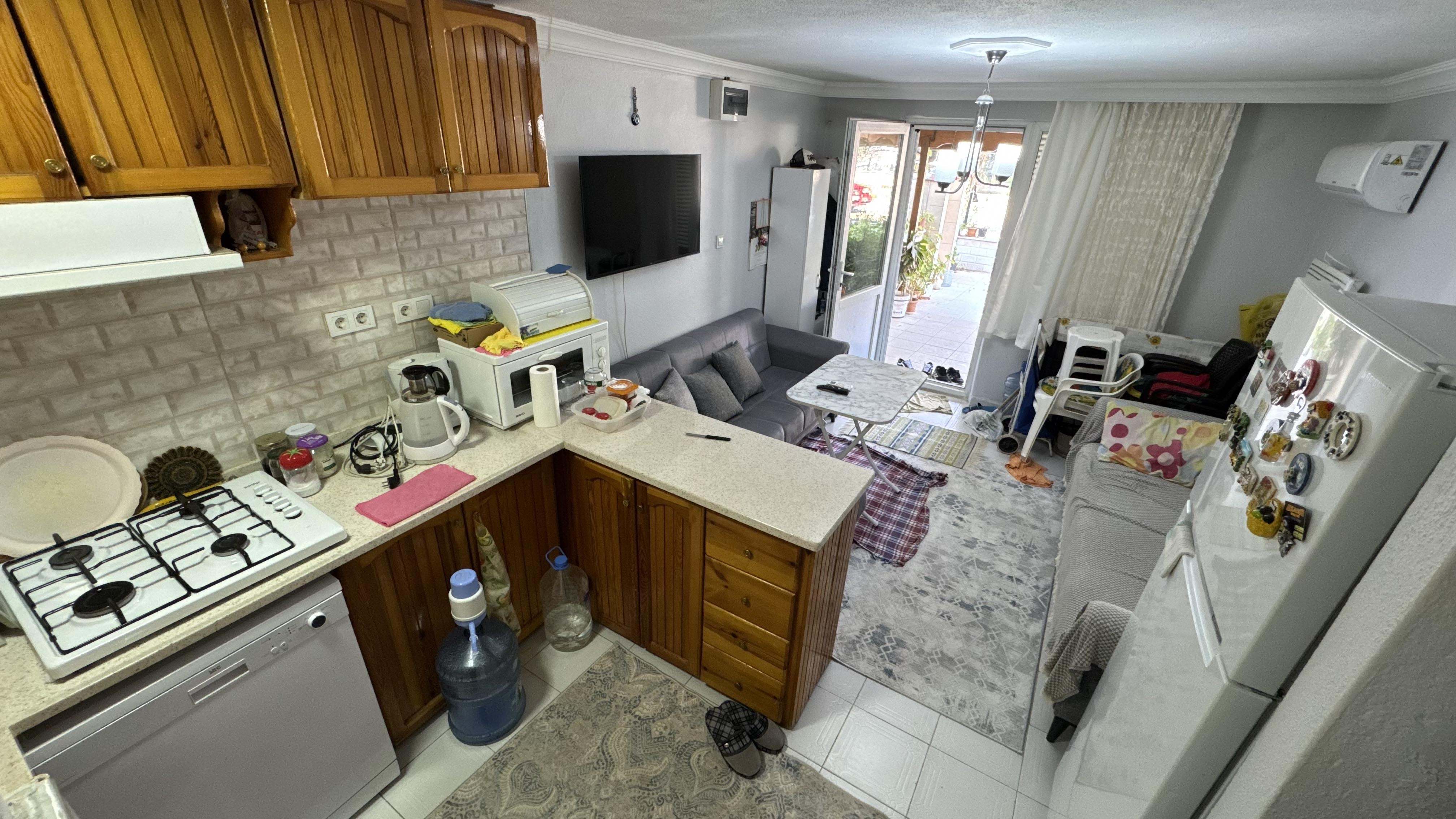 Ayvalık Sarımsaklıda Denize Yürüme Mesafesinde,Bahçeli 3 Katlı Şirin Villa