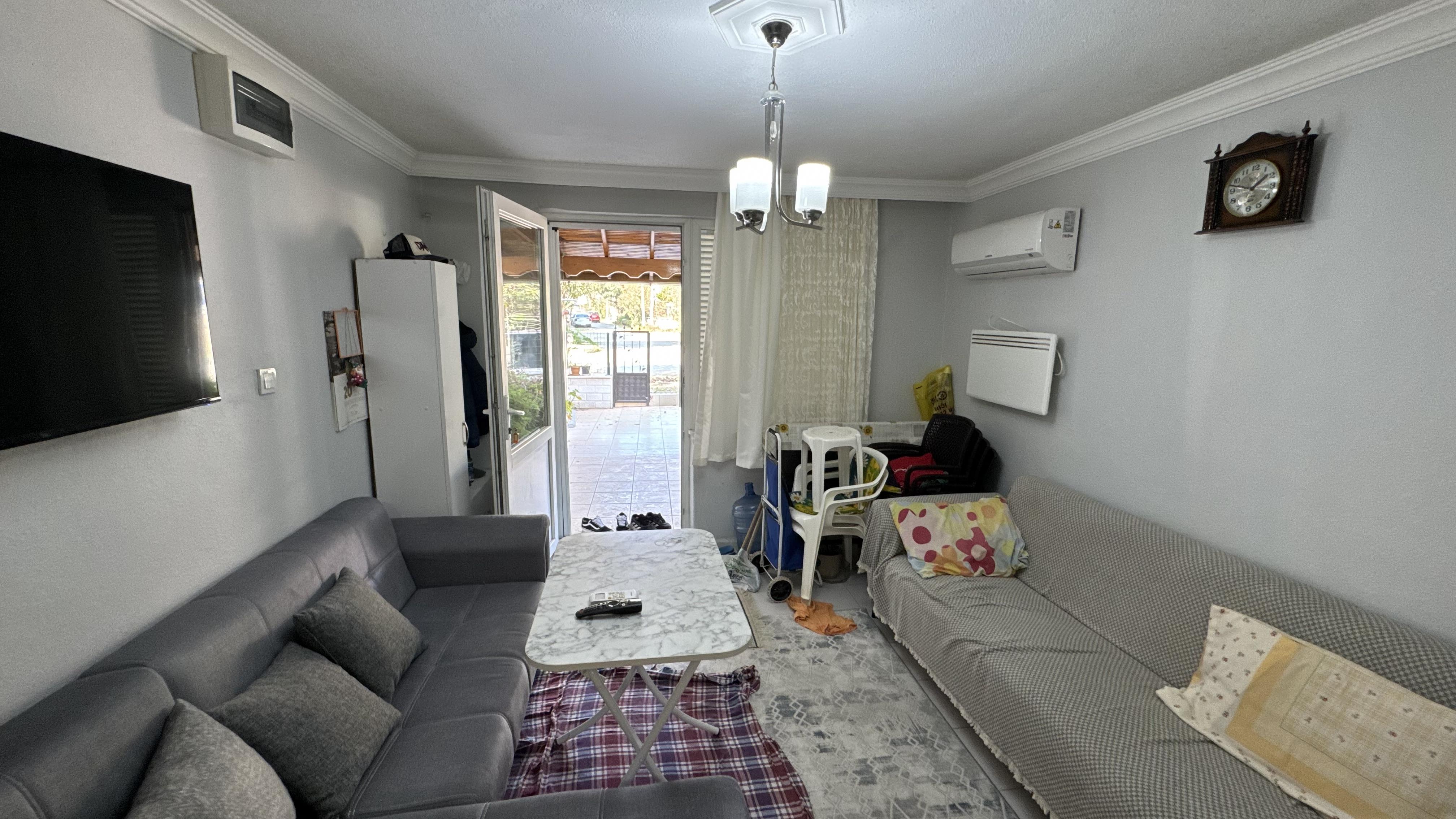 Ayvalık Sarımsaklıda Denize Yürüme Mesafesinde,Bahçeli 3 Katlı Şirin Villa