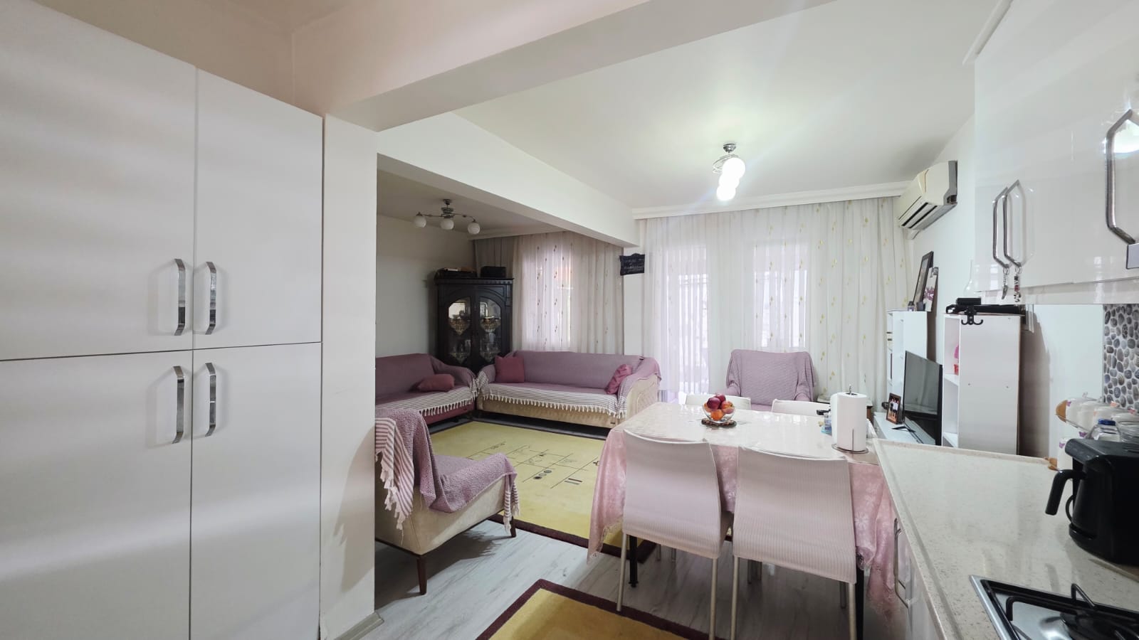 Ayvalık Küçükköy'de,Si̇te İçi̇nde Satılık 3+1 Dubleks Villa