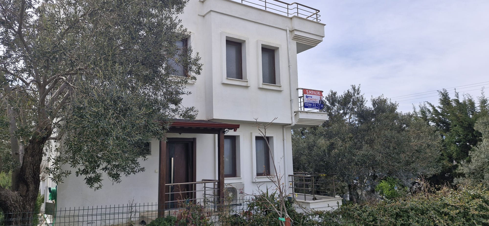 Karaağaç'ta Köşe Konumda Müstakil Büyük Bahçeli Villa