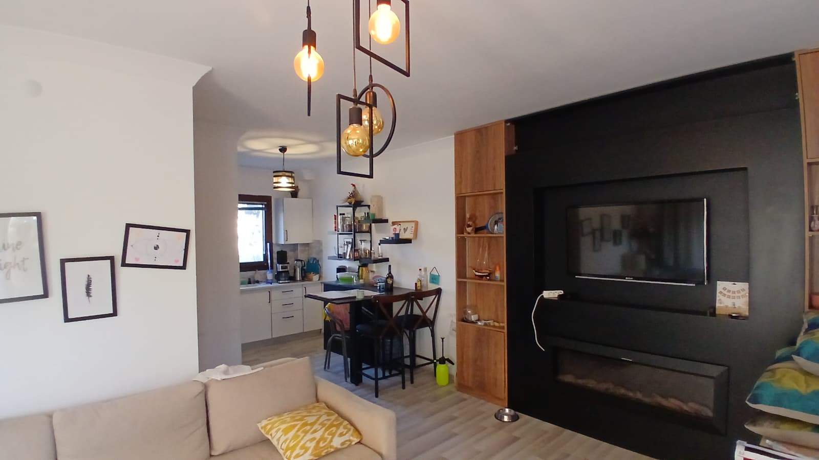 Karaağaç'ta Köşe Konumda Müstakil Büyük Bahçeli Villa