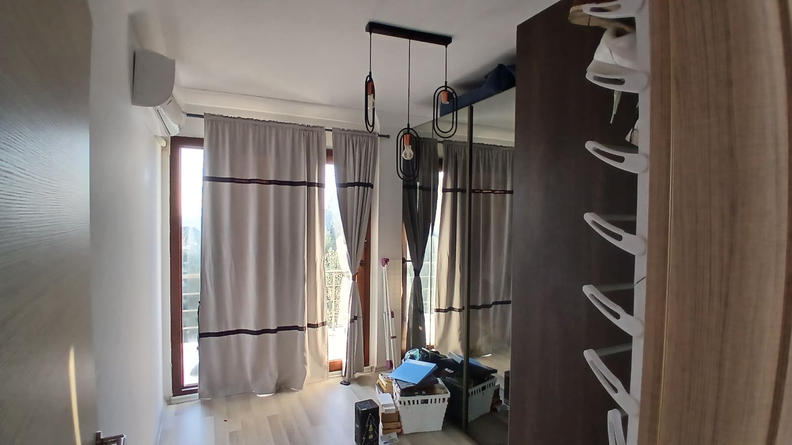 Karaağaç'ta Köşe Konumda Müstakil Büyük Bahçeli Villa