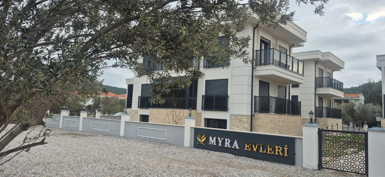 Ayvalık Sefa Çamlık ta Satılık Villa