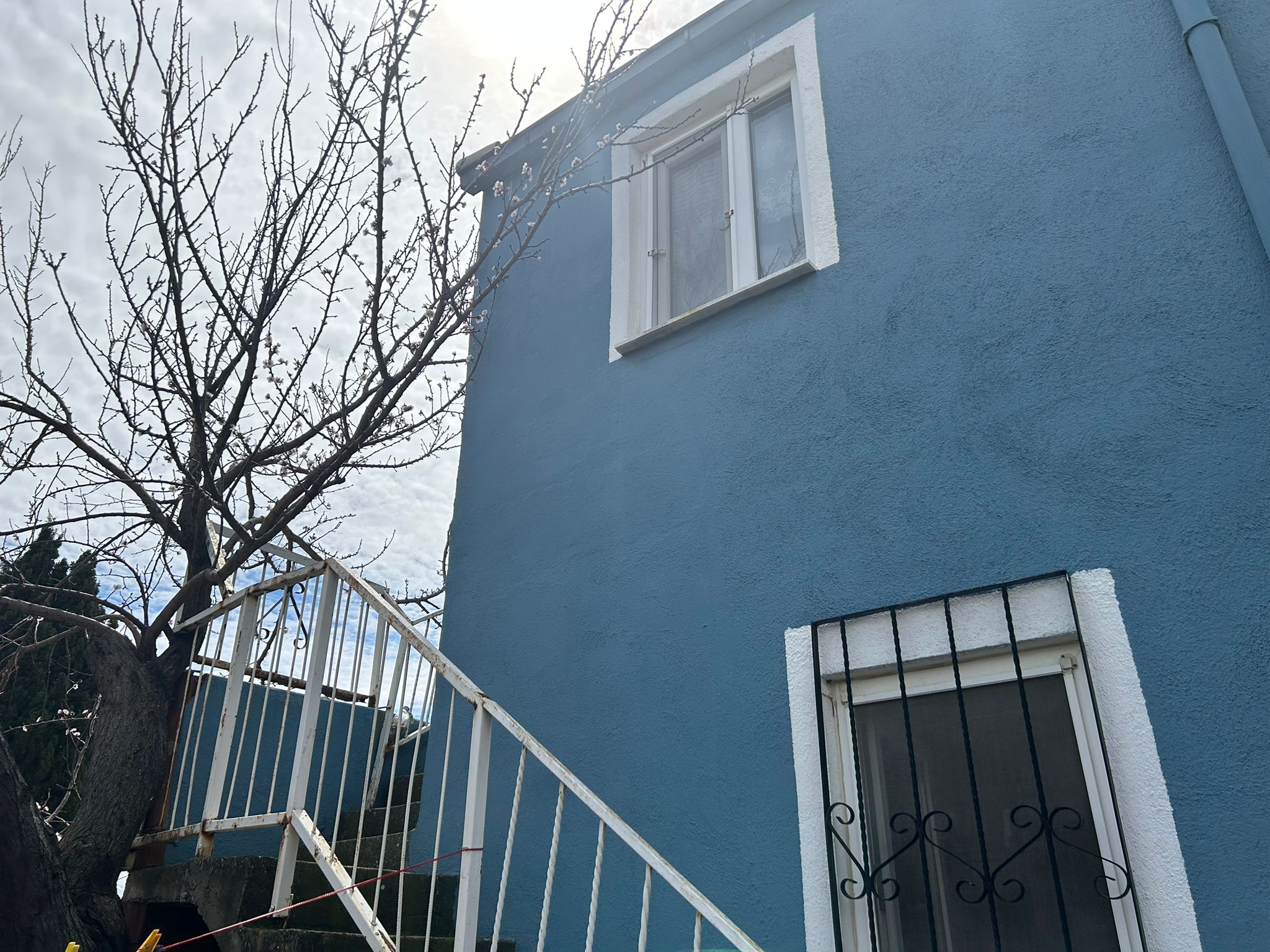 Ayvalık Altınova Merkezde Satılık 2 Katlı Müstakil Ev