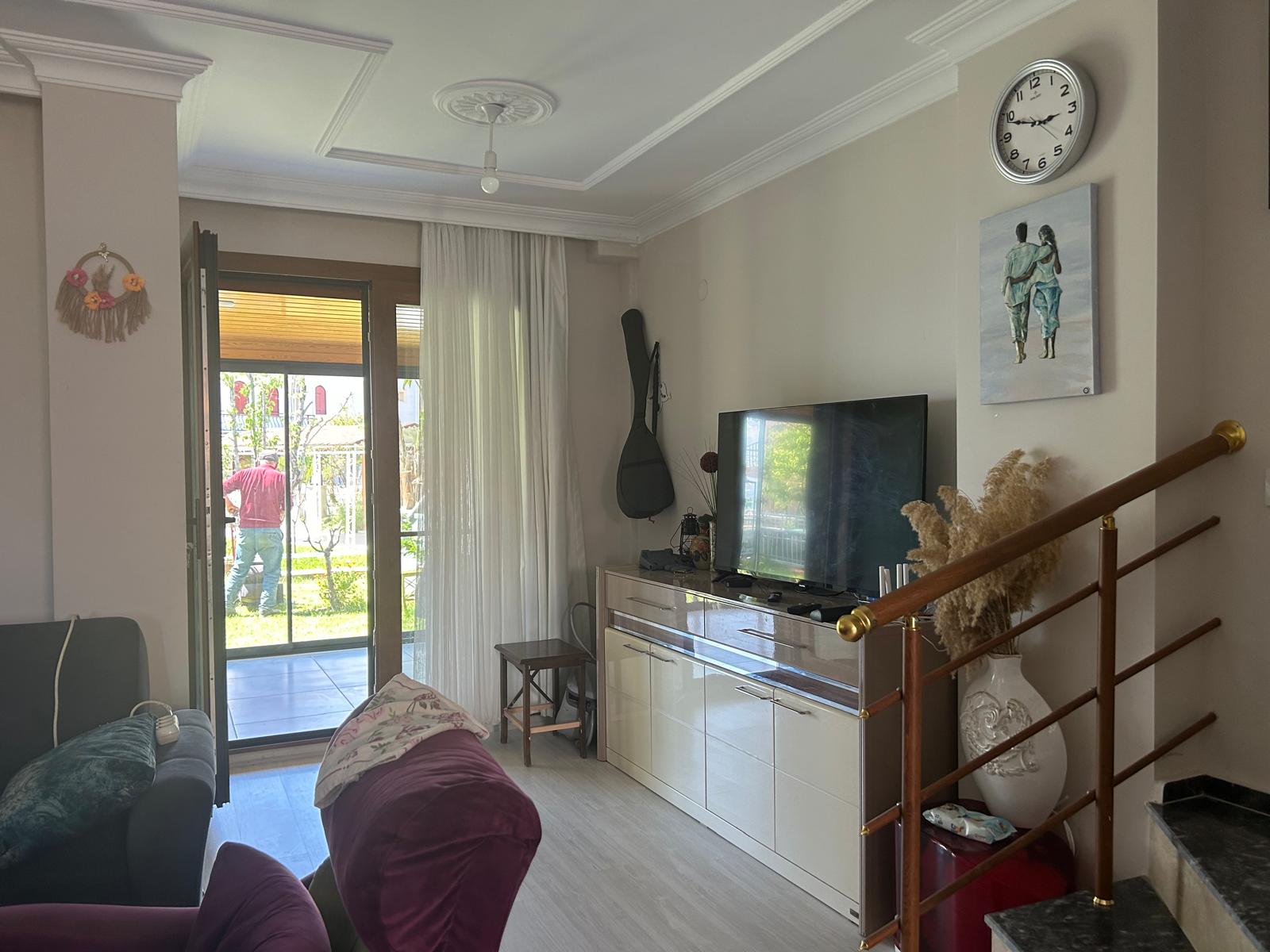 Ayvalık Altınovada Site İçinde 3 Katlı Deniz Manzaralı Villa