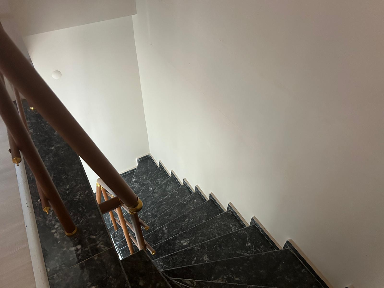 Ayvalık Altınovada Site İçinde 3 Katlı Deniz Manzaralı Villa