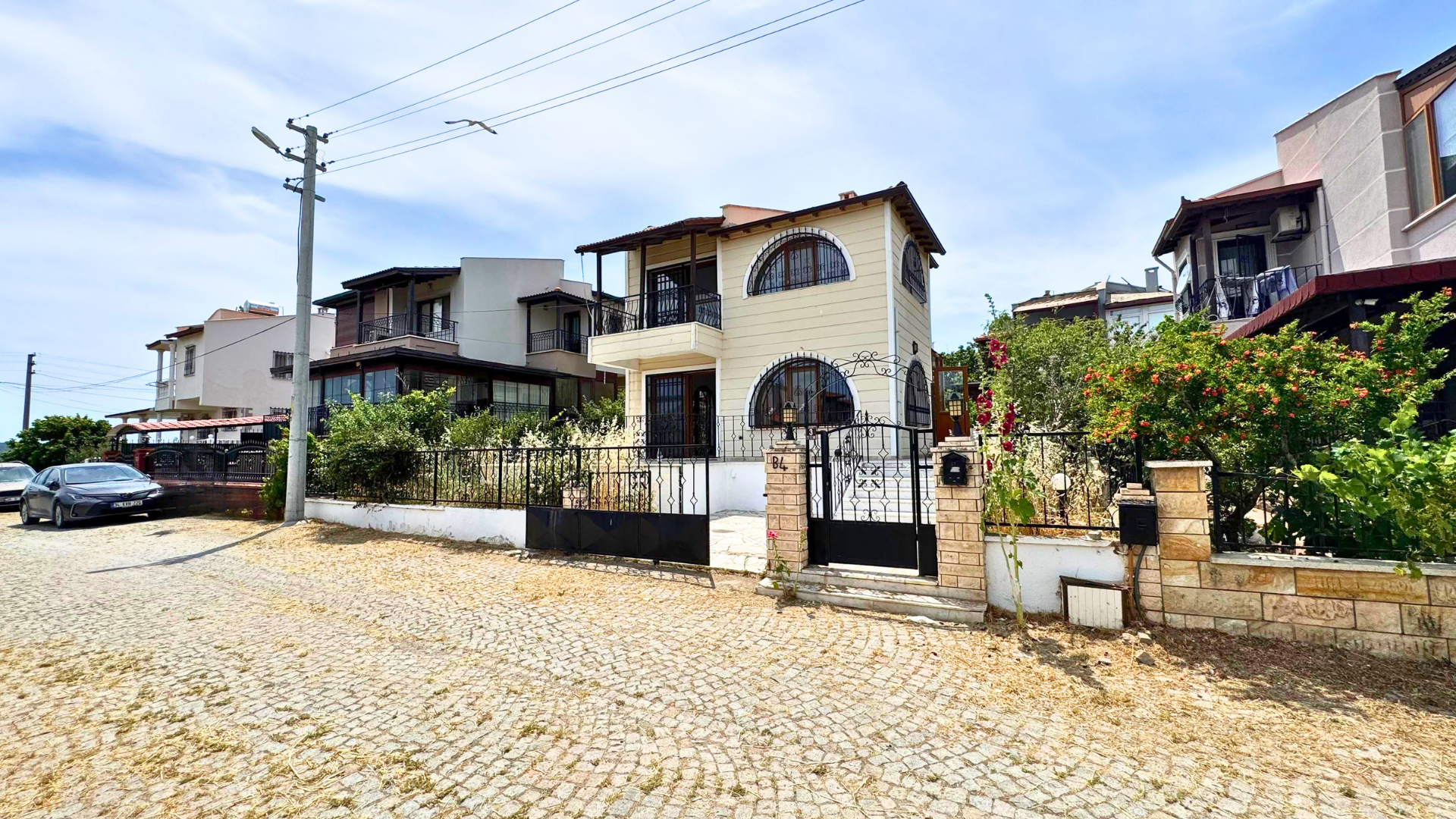 Cunda Yeni Yolda Deniz Manzaralı, 3+1 Kiralık Villa