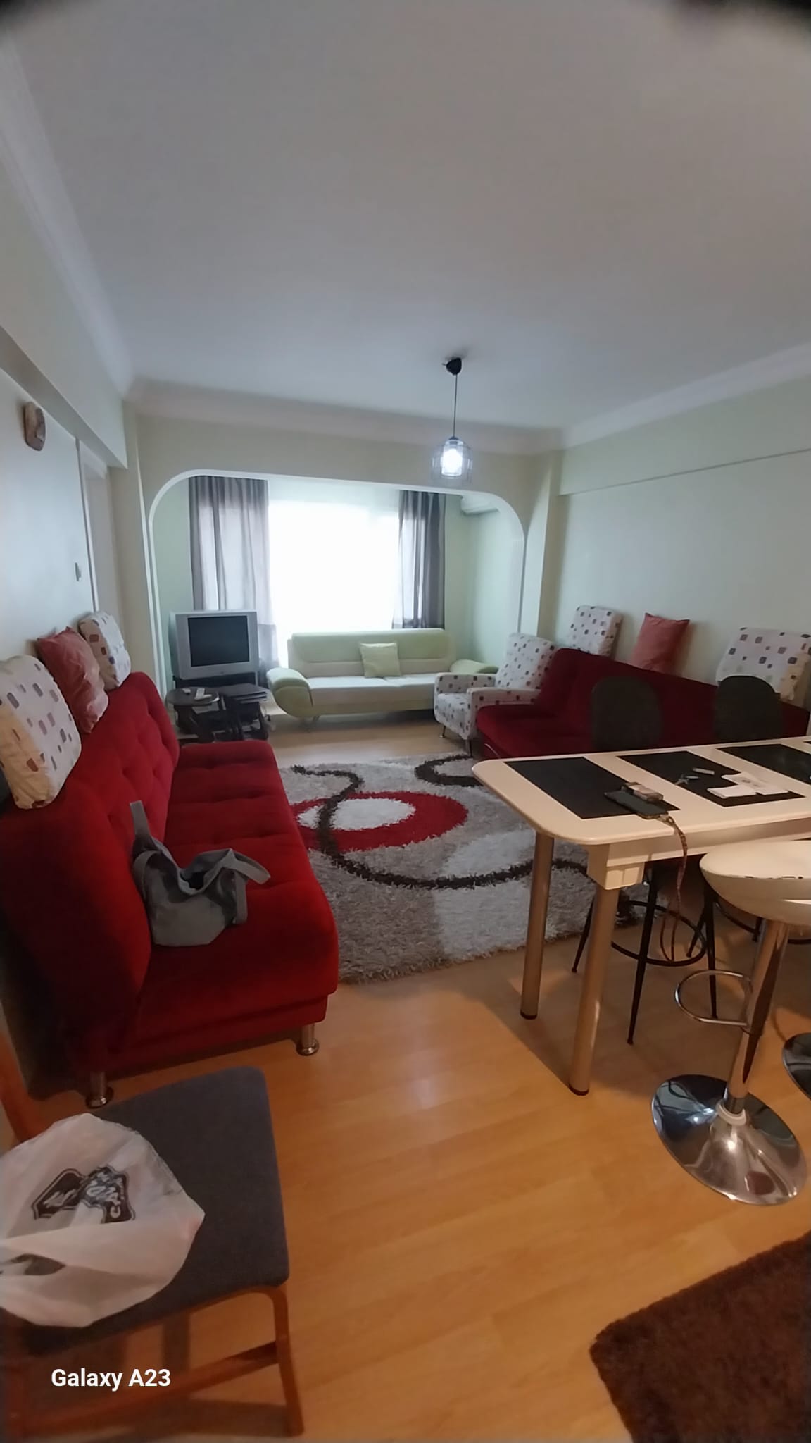 Sarımsaklı'da, Vilayetler evi karşısında, mobilyalı satılık...