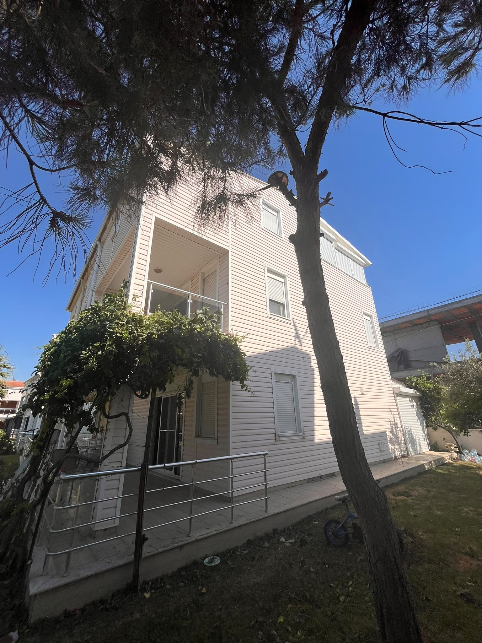Ayvalık Altınova'da Denize Sıfır, Asansörlü 3+1 Villa